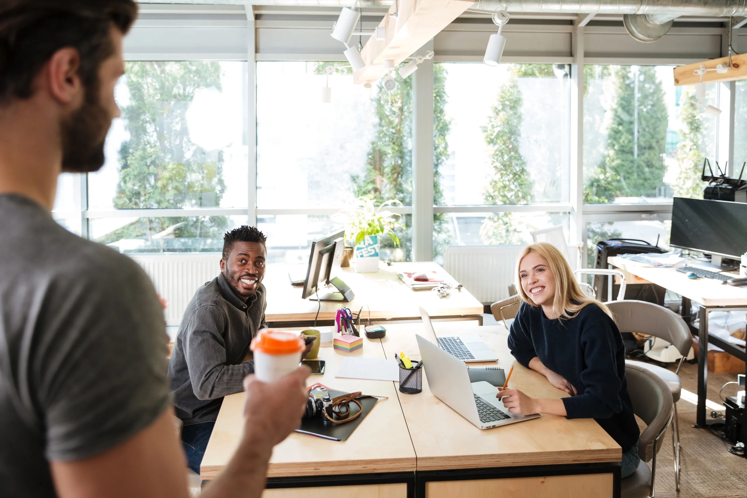 Emprendedores portugueses trabajando en una startup